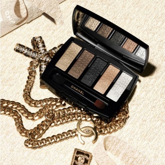 Chanel Holiday 2023 limited edition eyeshadow palette - Picture 1 of 5
